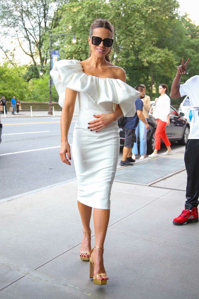 Kate Beckinsale in a White Dress