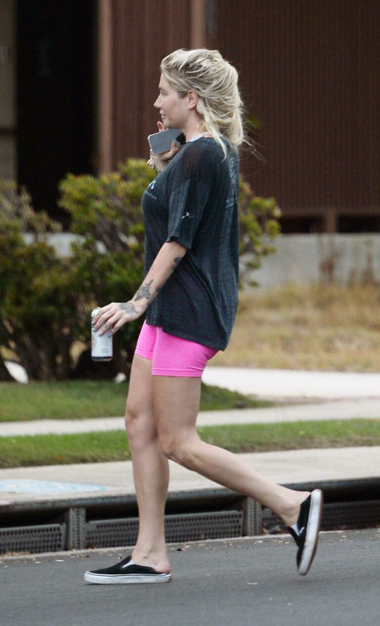 Kesha in a Pink Spandex Shorts Was Seen Out in Los Angeles – Celeb Donut