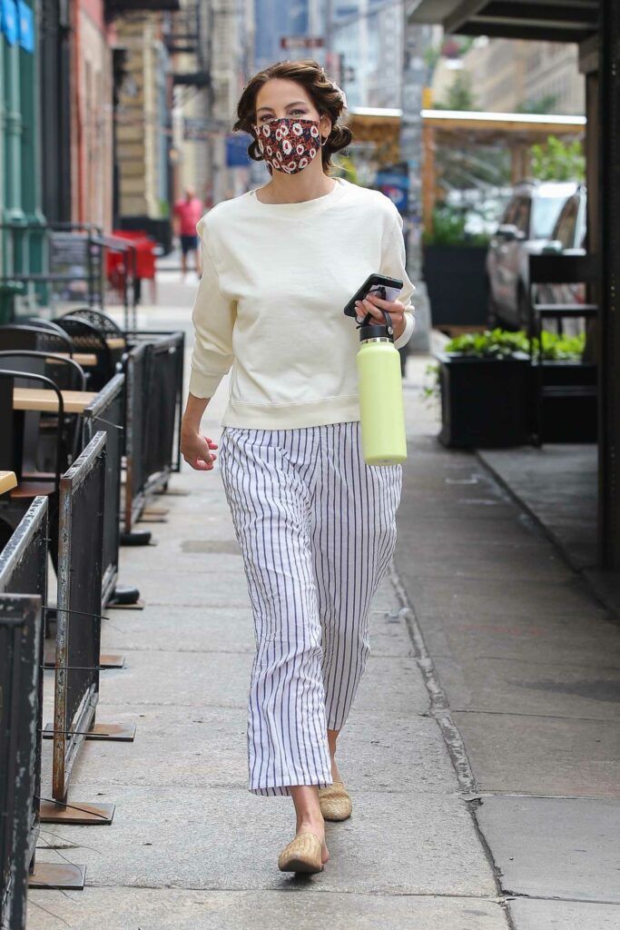 Michelle Monaghan in a White Striped Pants
