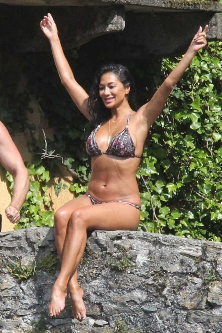 Nicole Scherzinger In Bikini Was Sotted Out With Thom Evans In Lake Como Celeb Donut