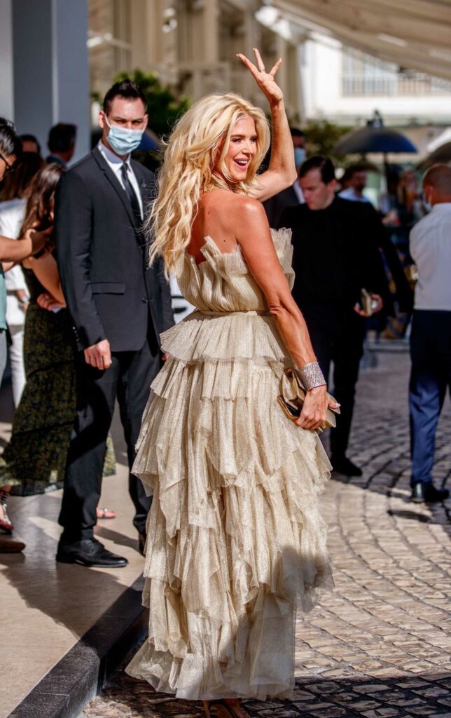 Victoria Silvstedt in a Beige Dress