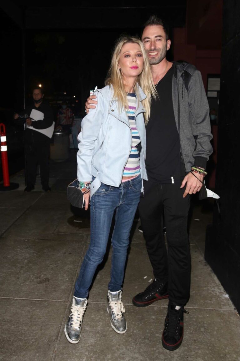 Tara Reid in a Grey Jacket Was Seen Out with Her Boyfriend Nathan