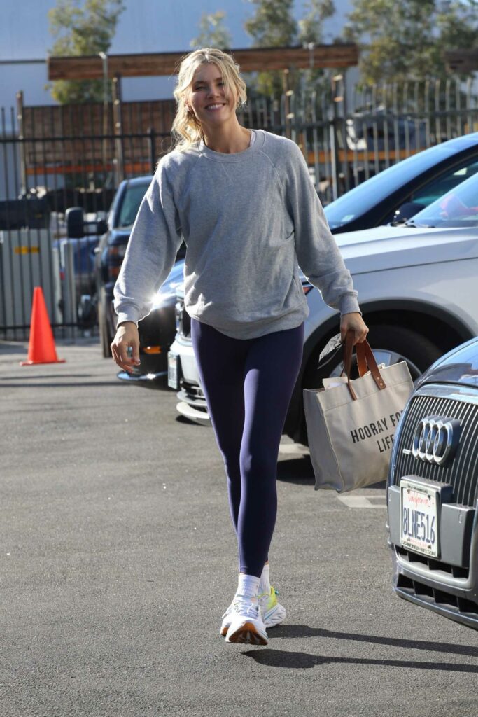 Amanda Kloots in a Grey Sweatshirt