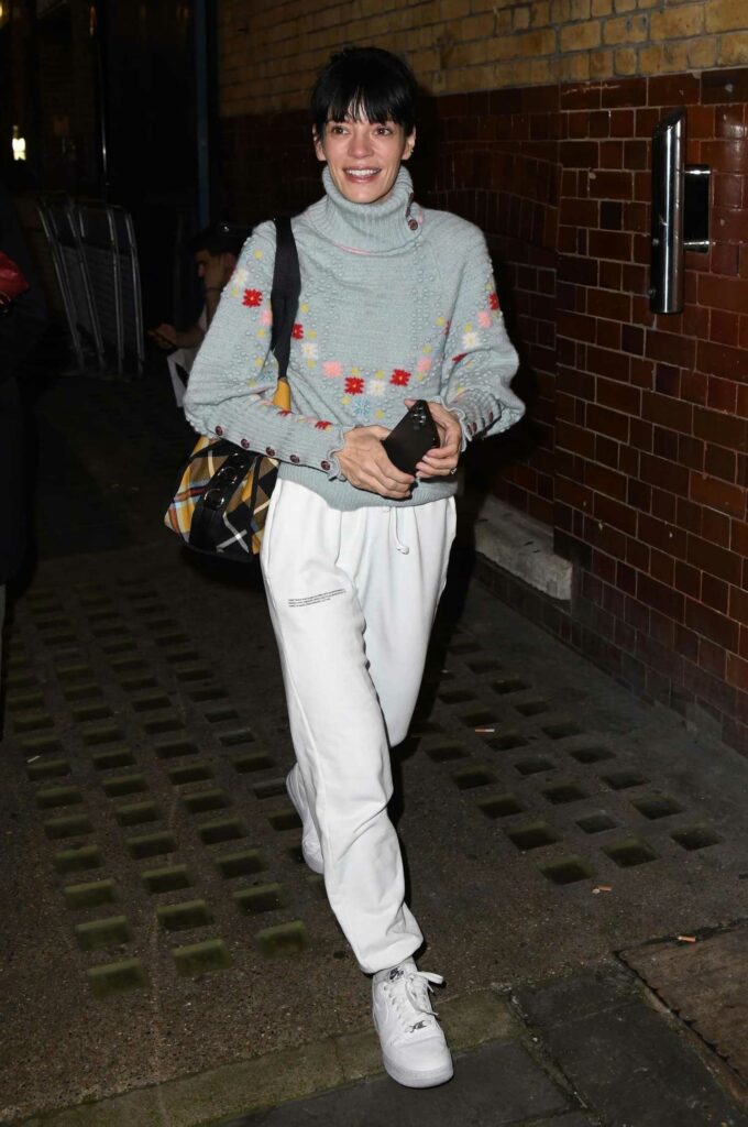 Lily Allen in a White Sweatpants