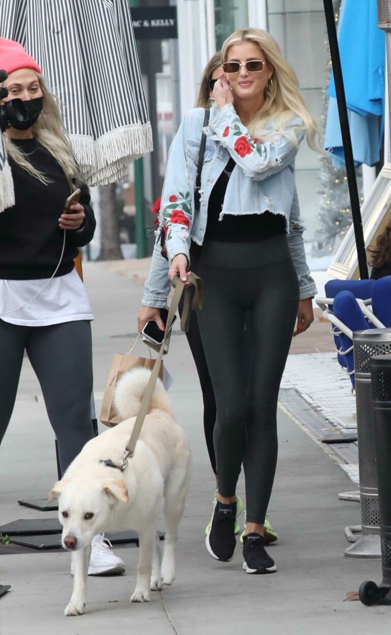 Emma Hernan in a Black Leggings Walks Her Dog in West Hollywood – Celeb ...