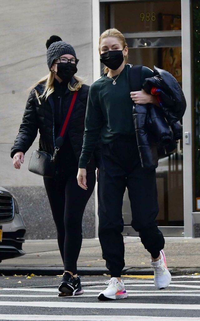 Kelly Ripa in a Black Protective Mask