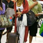 Kate Hudson in a Red Protective Mask Arrives at Miami International Airport in Miami