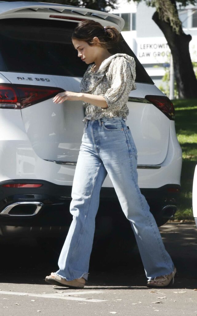 Jenna Dewan in a Blue Jeans
