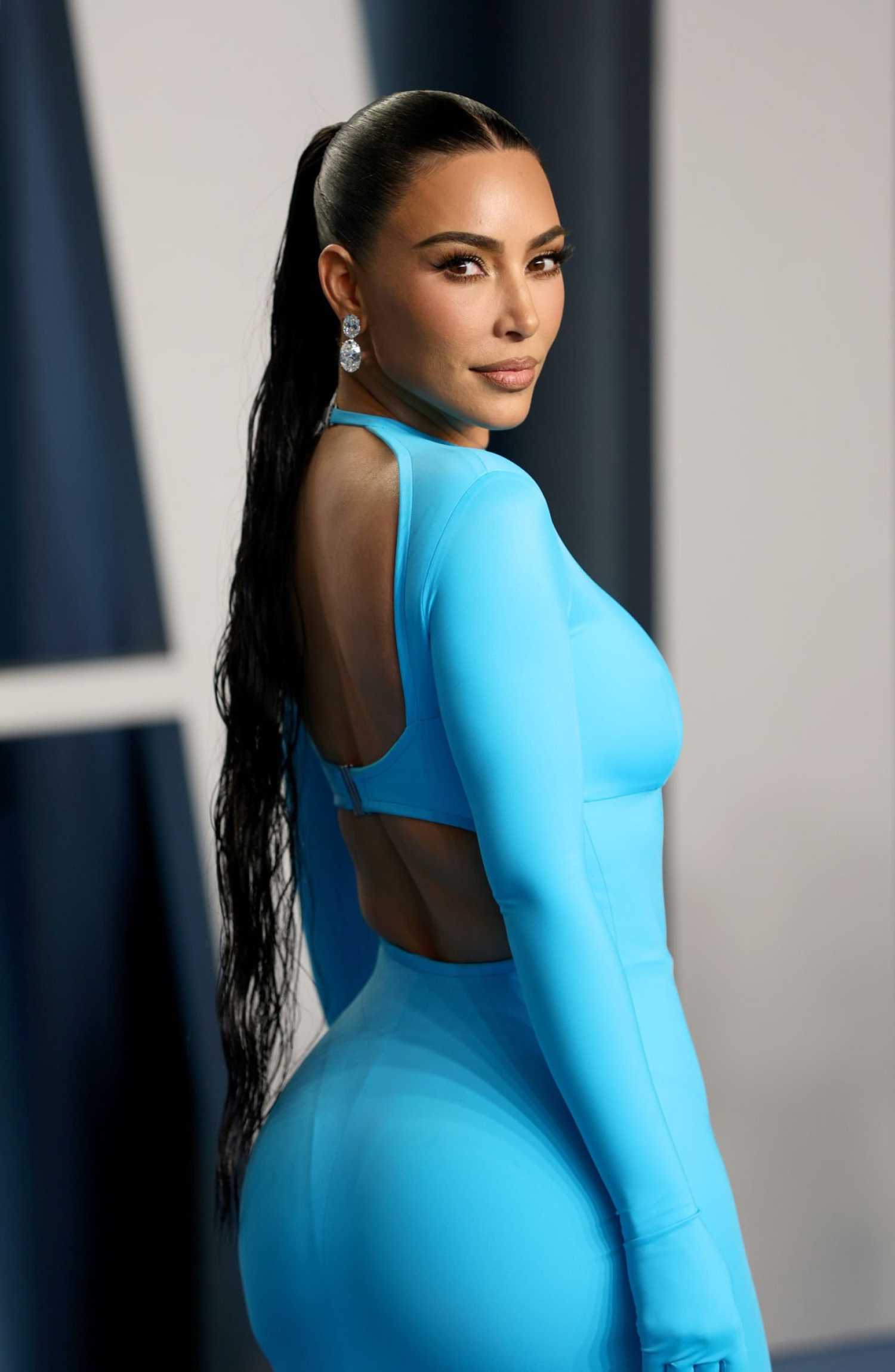 Kim Kardashian Attends 2022 Vanity Fair Oscar Party in Beverly Hills ...