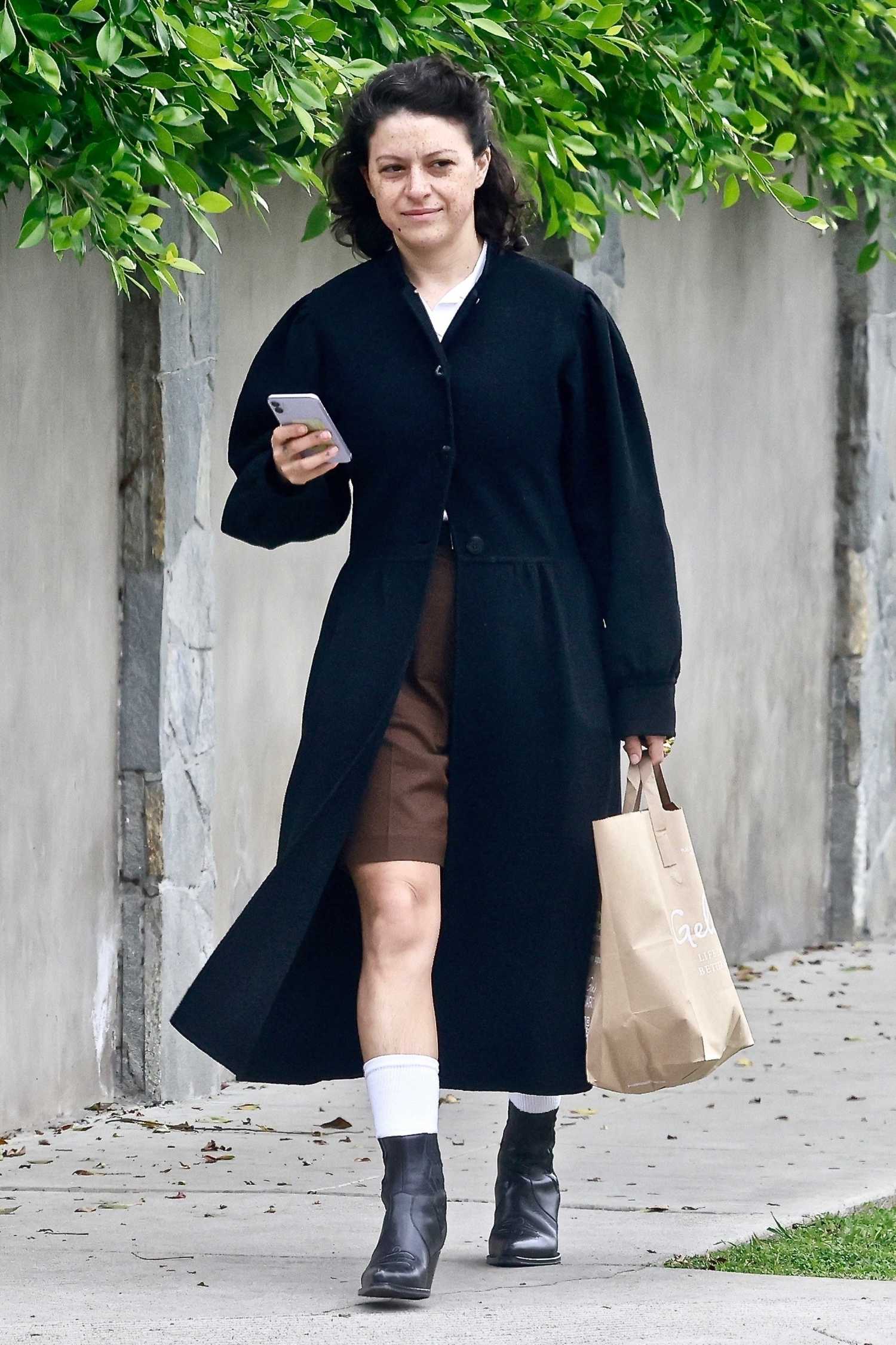Alia Shawkat in a Black Coat Was Seen Out in Los Feliz – Celeb Donut