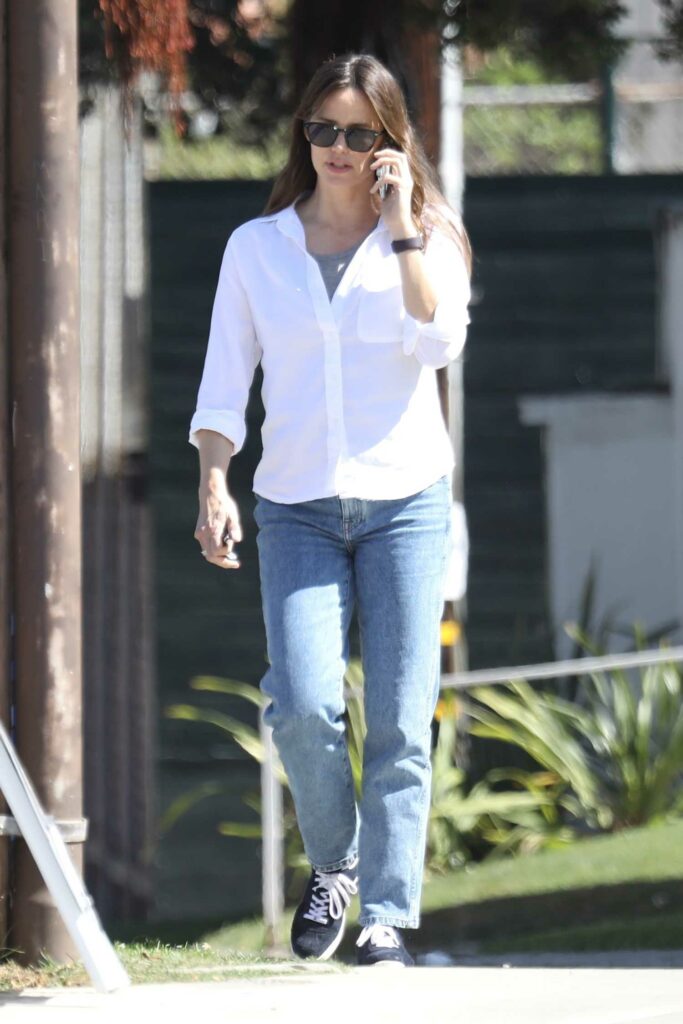 Jennifer Garner in a White Shirt