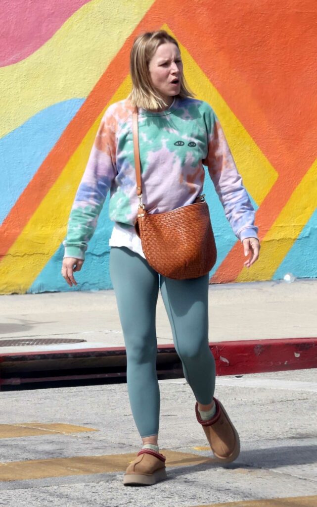 Kristen Bell in a Blue Leggings