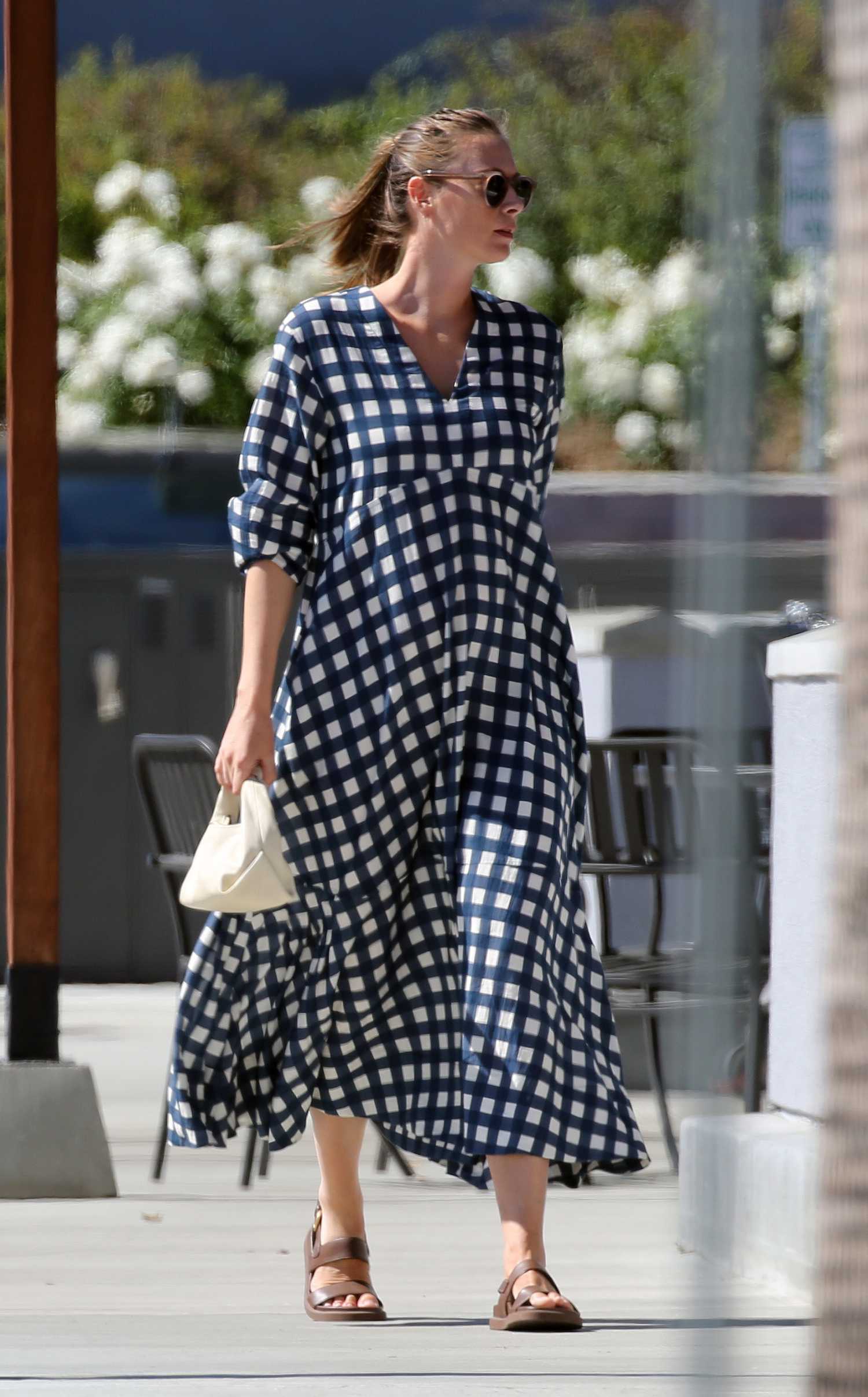 Maria Sharapova in a Plaid Dress Was Seen Out in Los Angeles – Celeb Donut