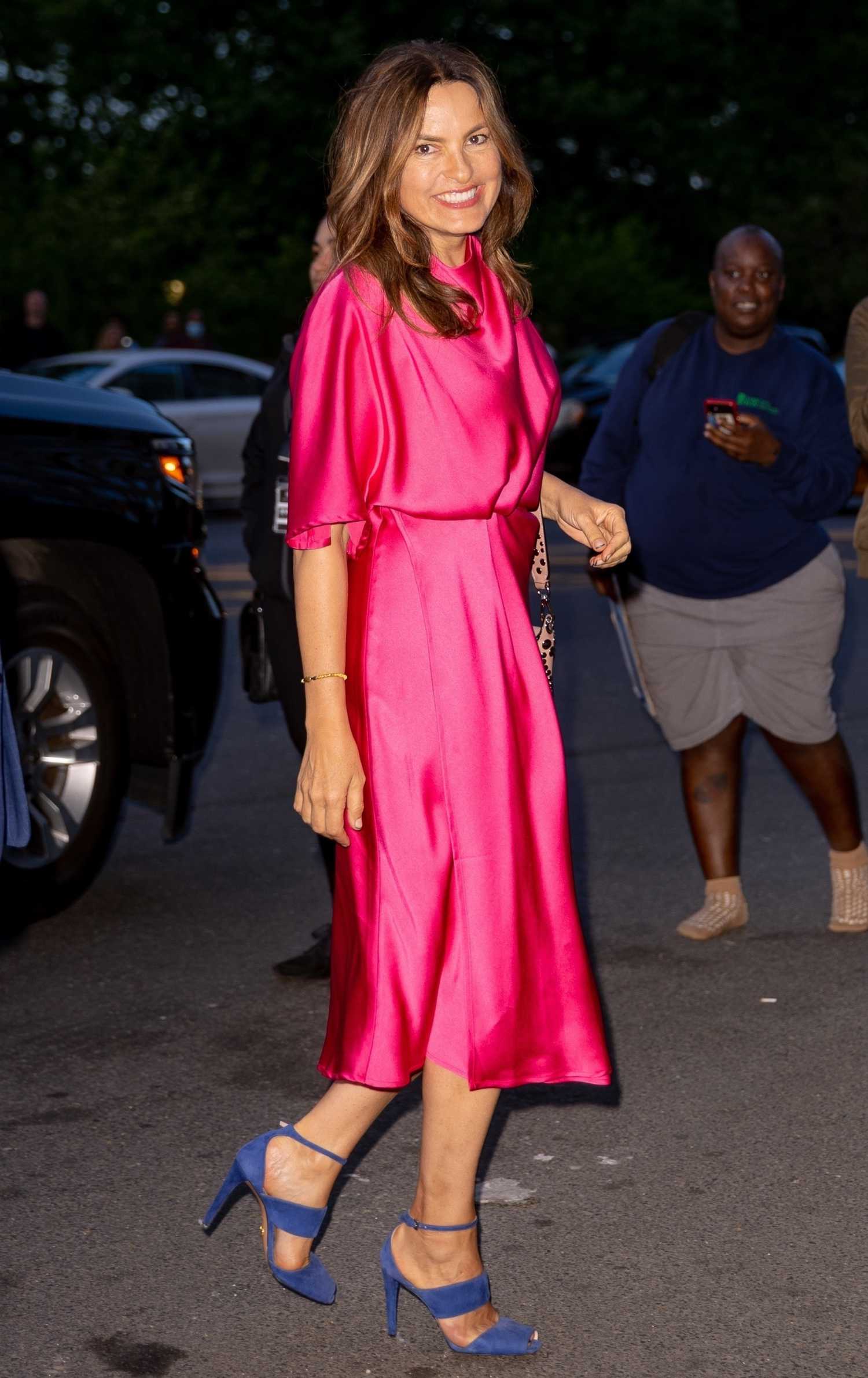 Mariska Hargitay in a Pink Dress Arrives at the NBC Upfronts Dinner at