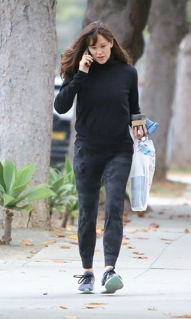 Jennifer Garner in a Black Outfit