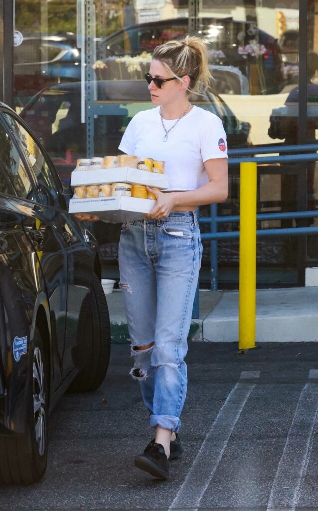 Kristen Stewart in a White Cropped Tee