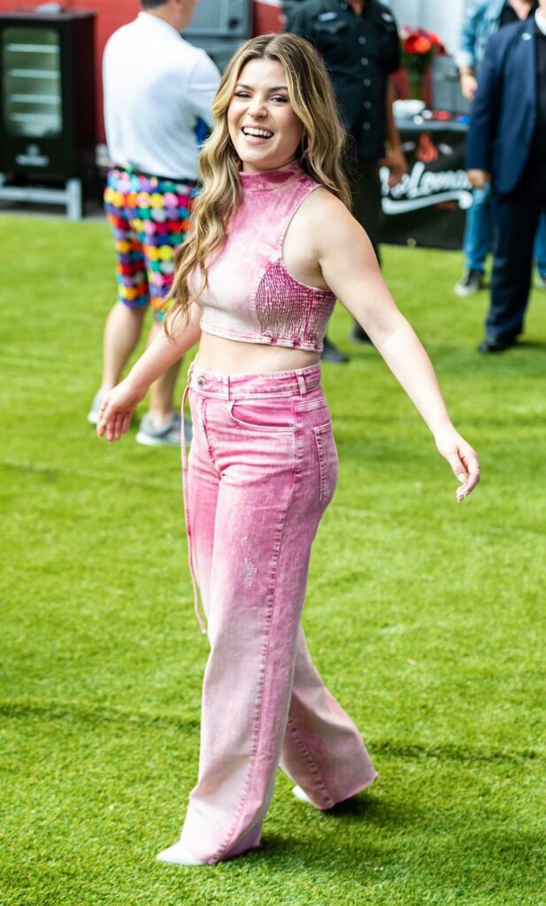 Tenille Arts in a Pink Ensemble