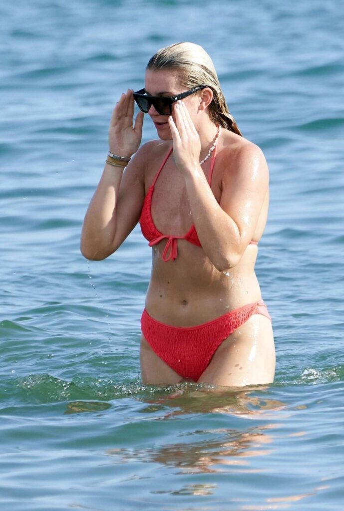 Alessia Russo in Bikini