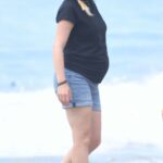 Heidi Montag in a Black Tee Was Seen on the Beach in Los Angeles