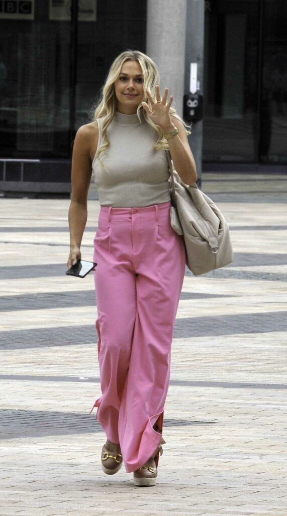 Tonia Couch in a Pink Pants