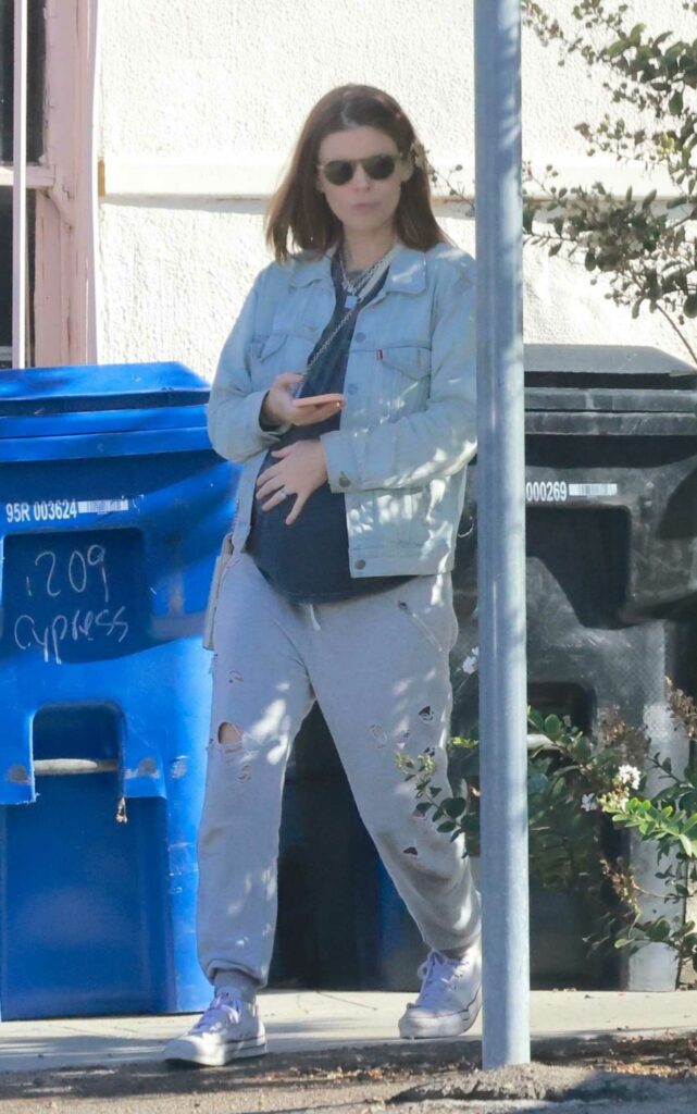 Kate Mara in a Grey Ripped Sweatpants