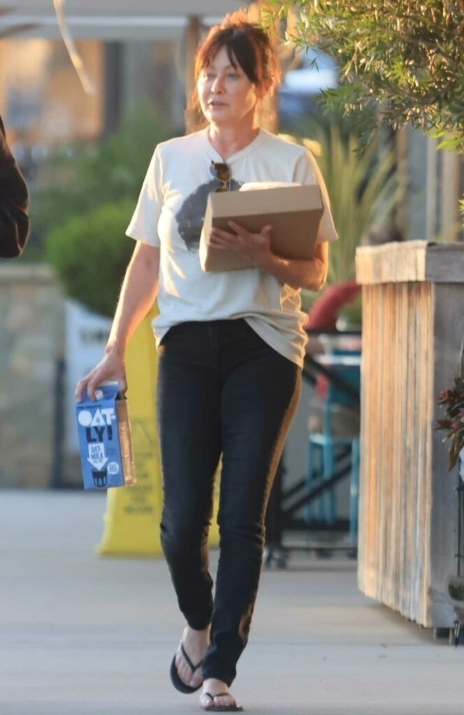 Shannen Doherty in a White Tee