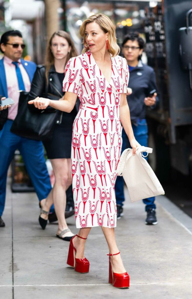 Elizabeth Banks in a White and Red Patterned Dress