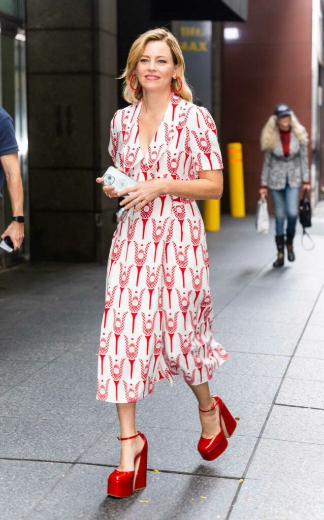 Elizabeth Banks in a White and Red Patterned Dress