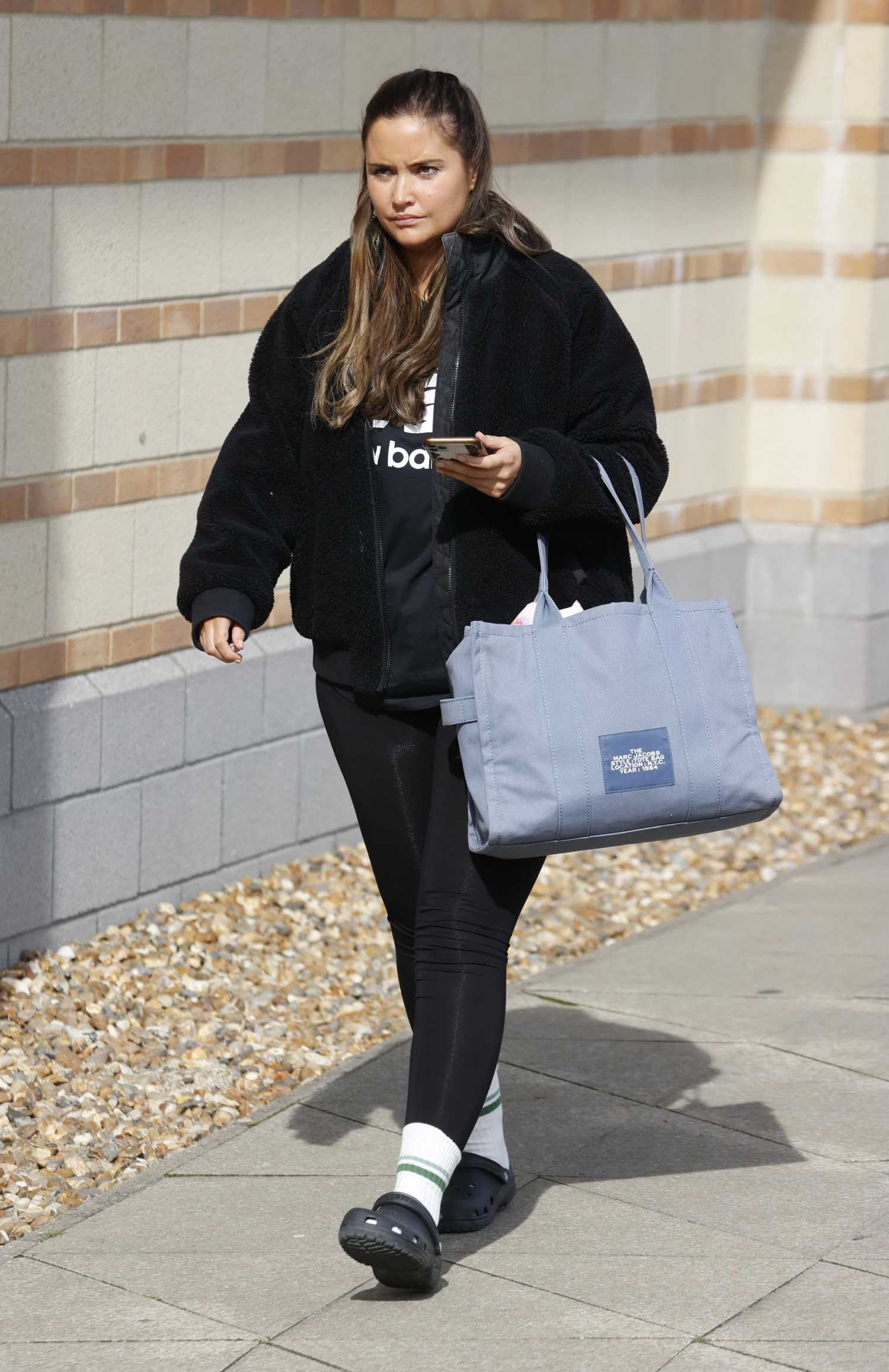 Jacqueline Jossa in a Black Outfit Heads to the Gym in Essex – Celeb Donut