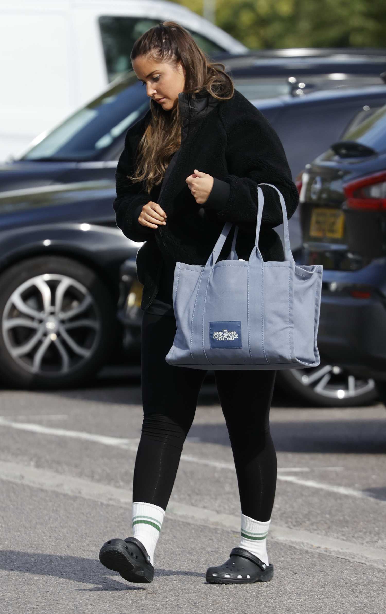 Jacqueline Jossa in a Black Outfit Heads to the Gym in Essex – Celeb Donut