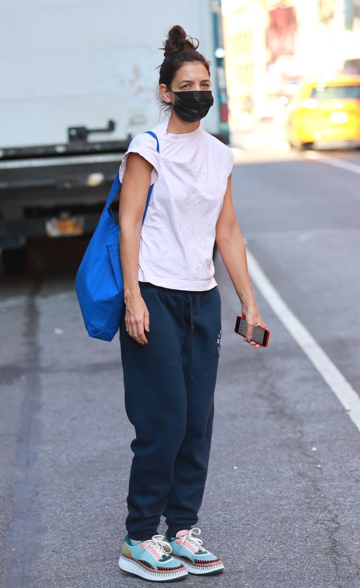 Katie Holmes in a Blue Sweatpants Was Seen Out in Manhattan in NYC ...