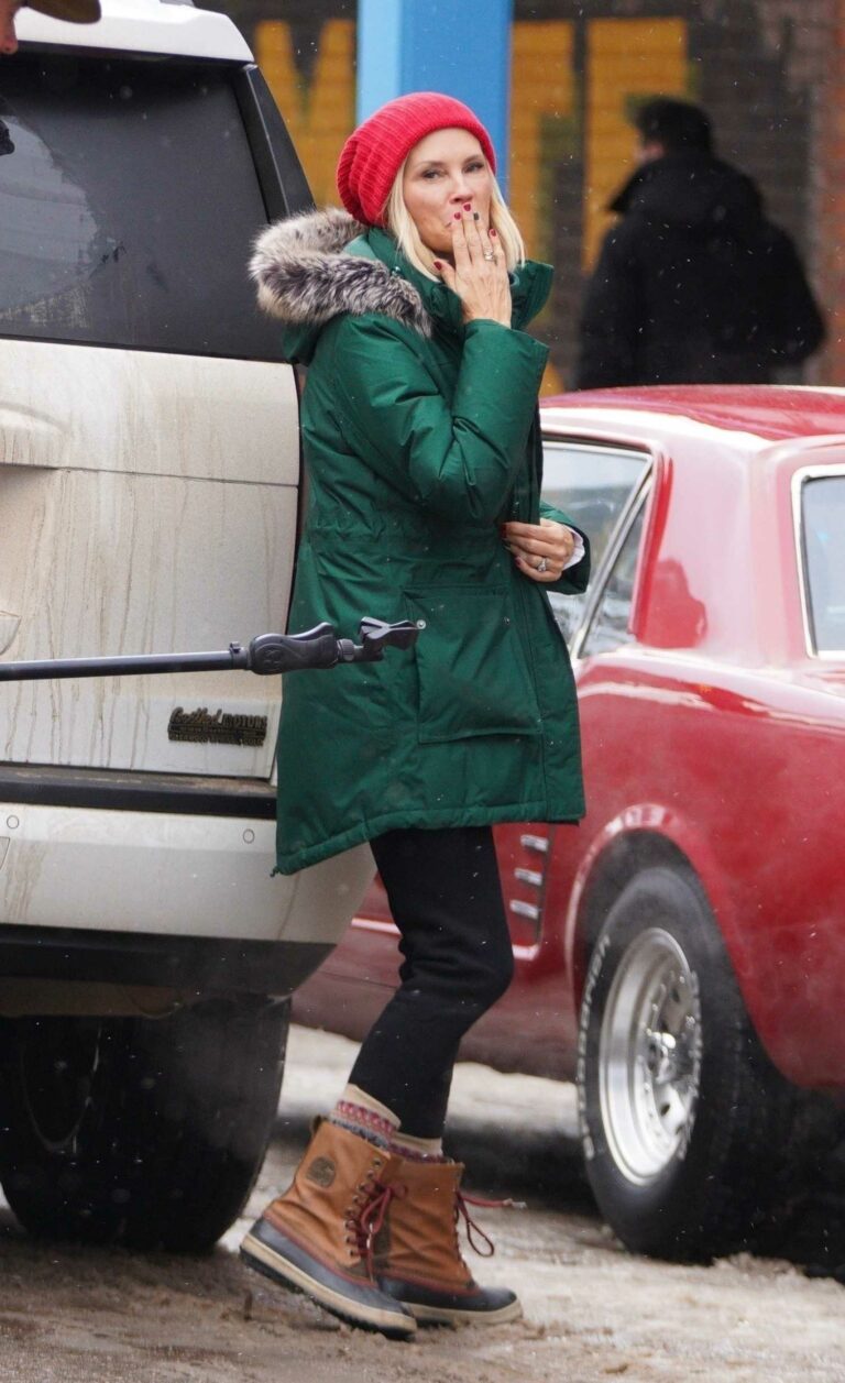 Erinn Bartlett in a Green Jacket Was Seen on Christmas Day Out in Aspen