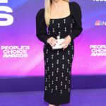 Sarah Michelle Gellar Attends 2022 People’s Choice Awards at Barker Hangar in Santa Monica