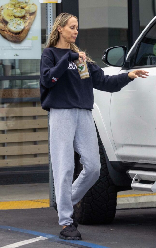 Tish Cyrus in a Grey Sweatpants