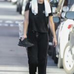 Olivia Wilde in a Black Tee Leaves Her Moning Workout in Los Angeles