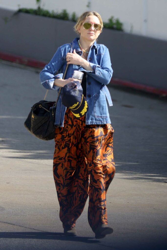 Kate Hudson in an Orange Pants