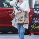 Amy Adams in a White Cardigan Goes Shopping at Bristol Farms in Beverly Hills