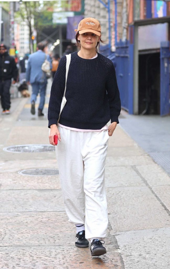 Katie Holmes in a White Sweatpants