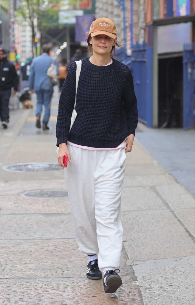 Katie Holmes in a White Sweatpants