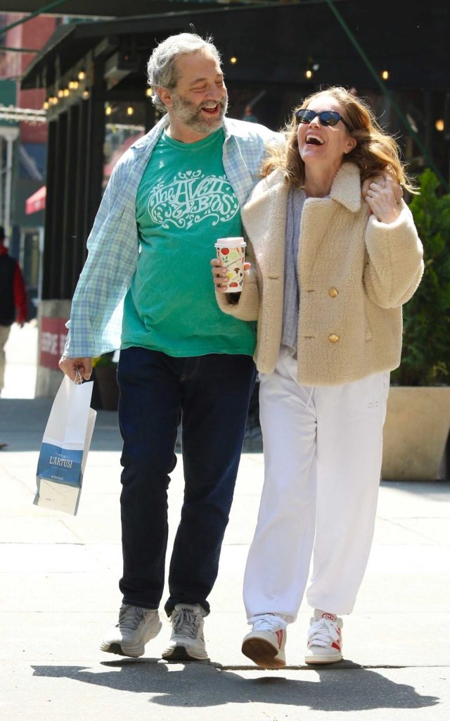 Leslie Mann in a White Sweatpants