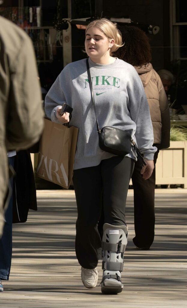 Tilly Ramsay in a Grey Sweatshirt