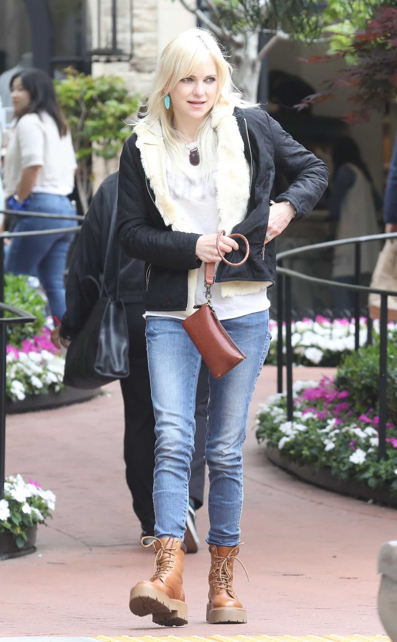 Anna Faris'S Unexpected Photo Surprise - 7nv8mxn