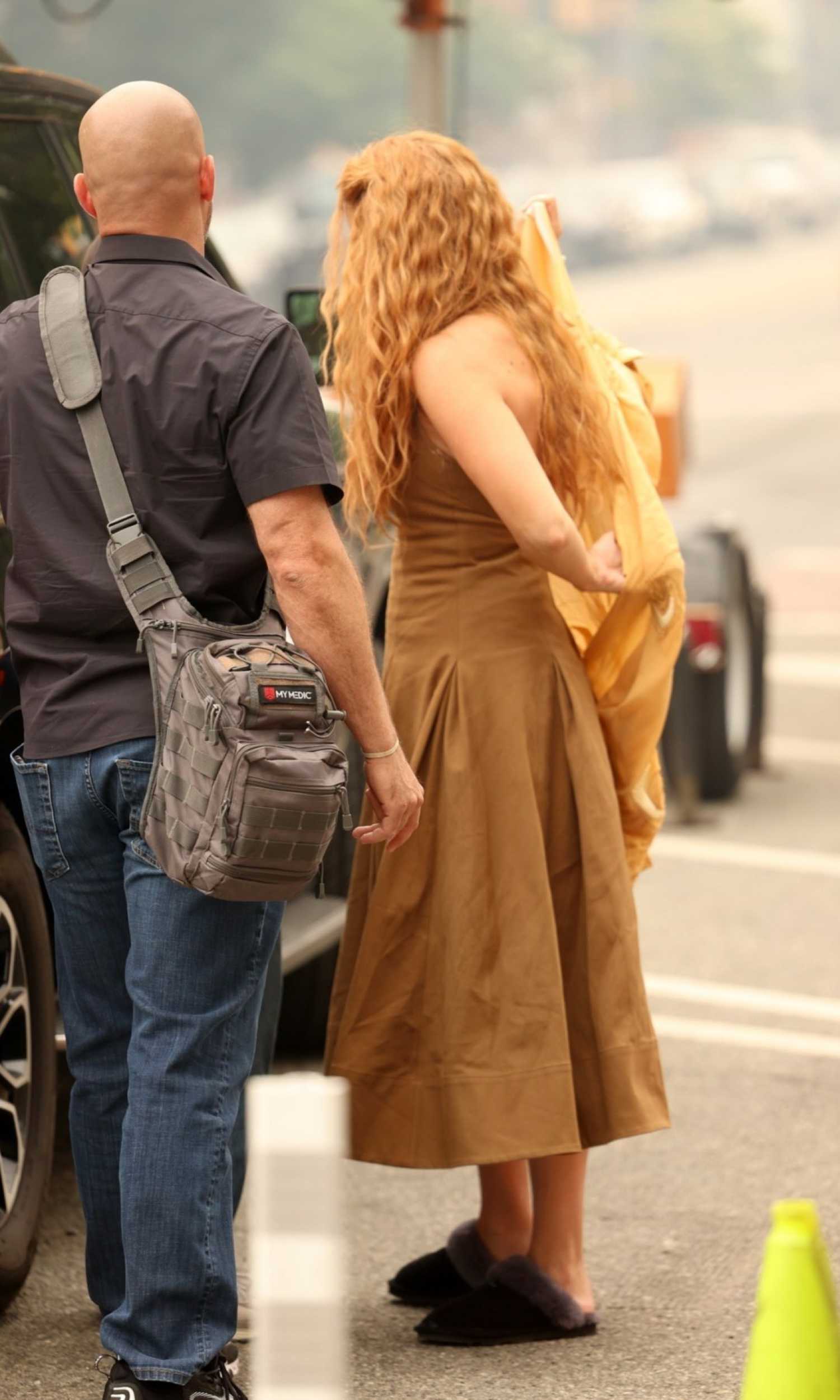 Blake Lively In A Tan Dress On The Set Of It Ends With Us In New Jersey Celeb Donut 