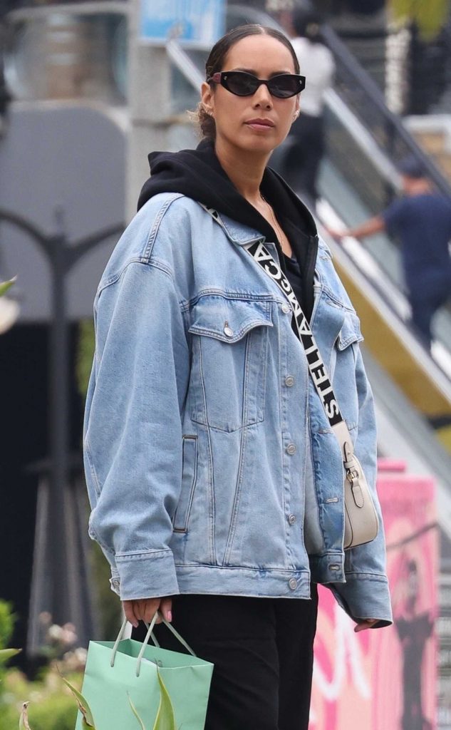 Leona Lewis in a Blue Denim Jacket