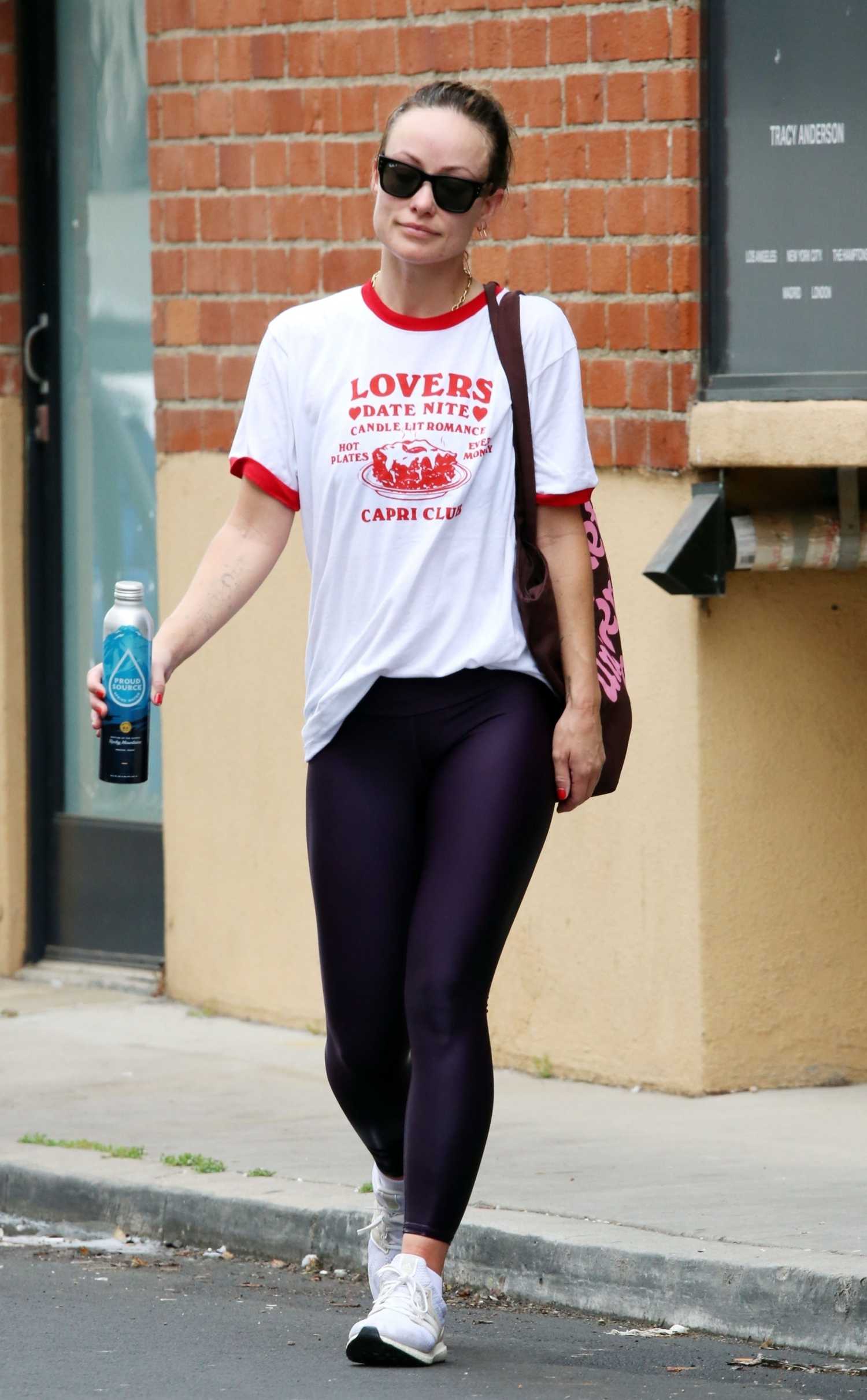 Olivia Wilde in a White Tee Leaves Her Workout in Studio City – Celeb Donut