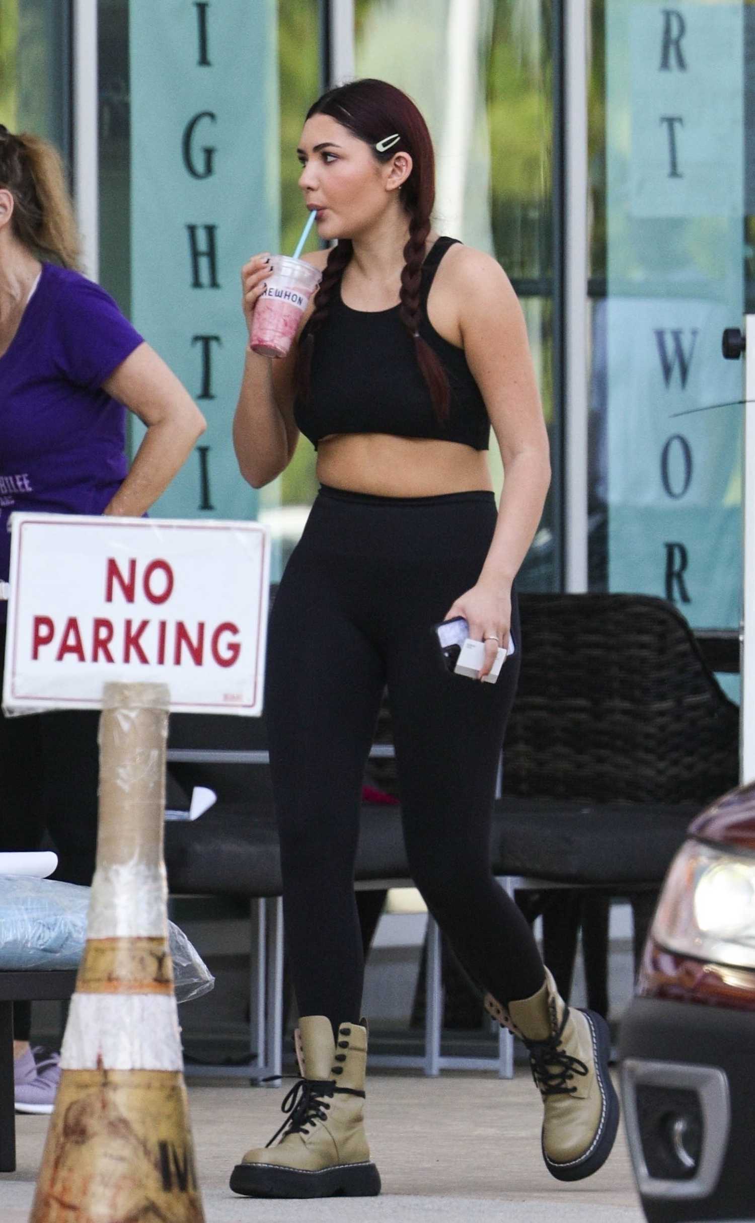 Atiana De La Hoya in a Black Top Was Seen with a Fresh Smoothie from