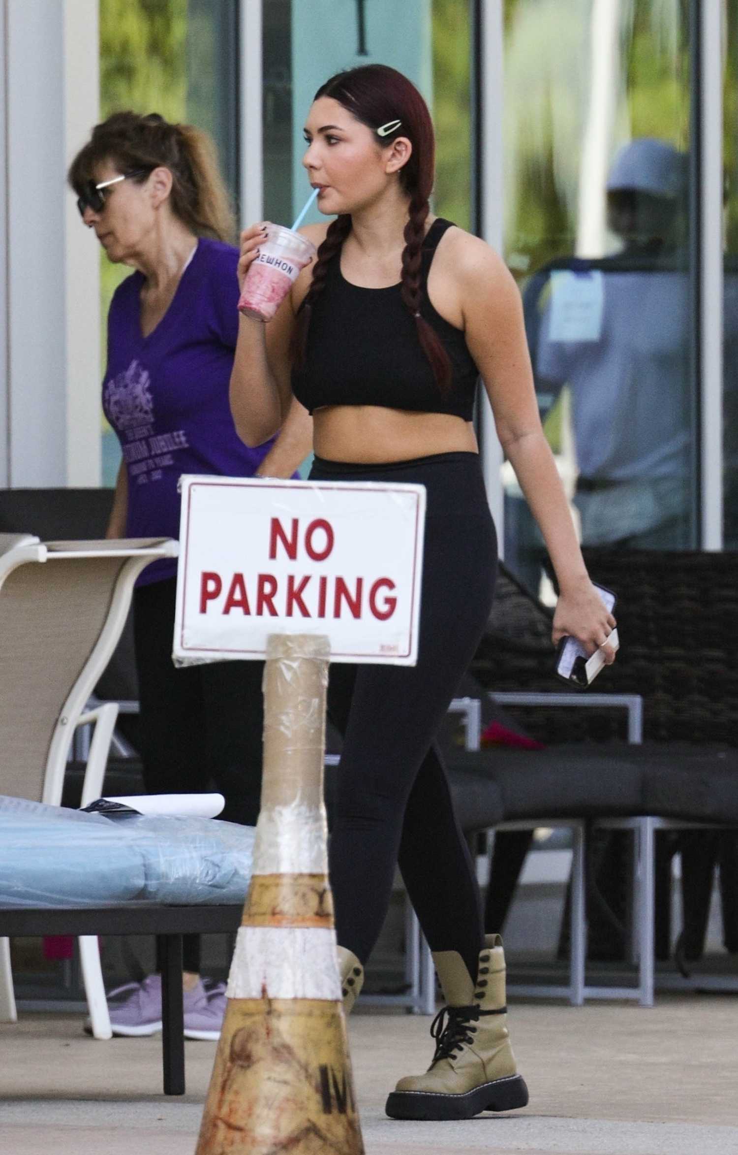 Atiana De La Hoya in a Black Top Was Seen with a Fresh Smoothie from