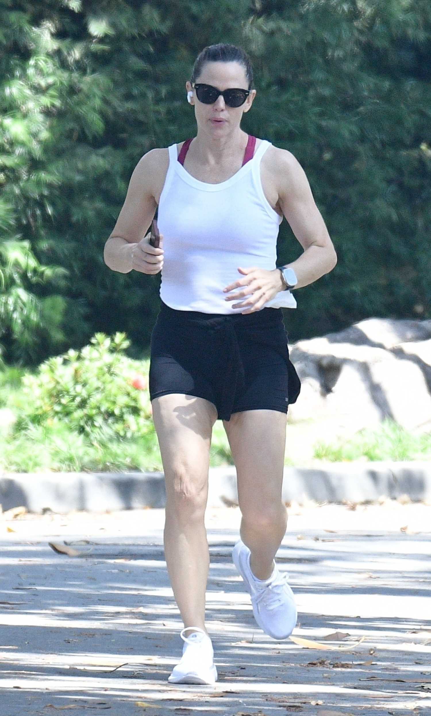 Jennifer Garner in a White Tank Top Was Seen During an Intense Run