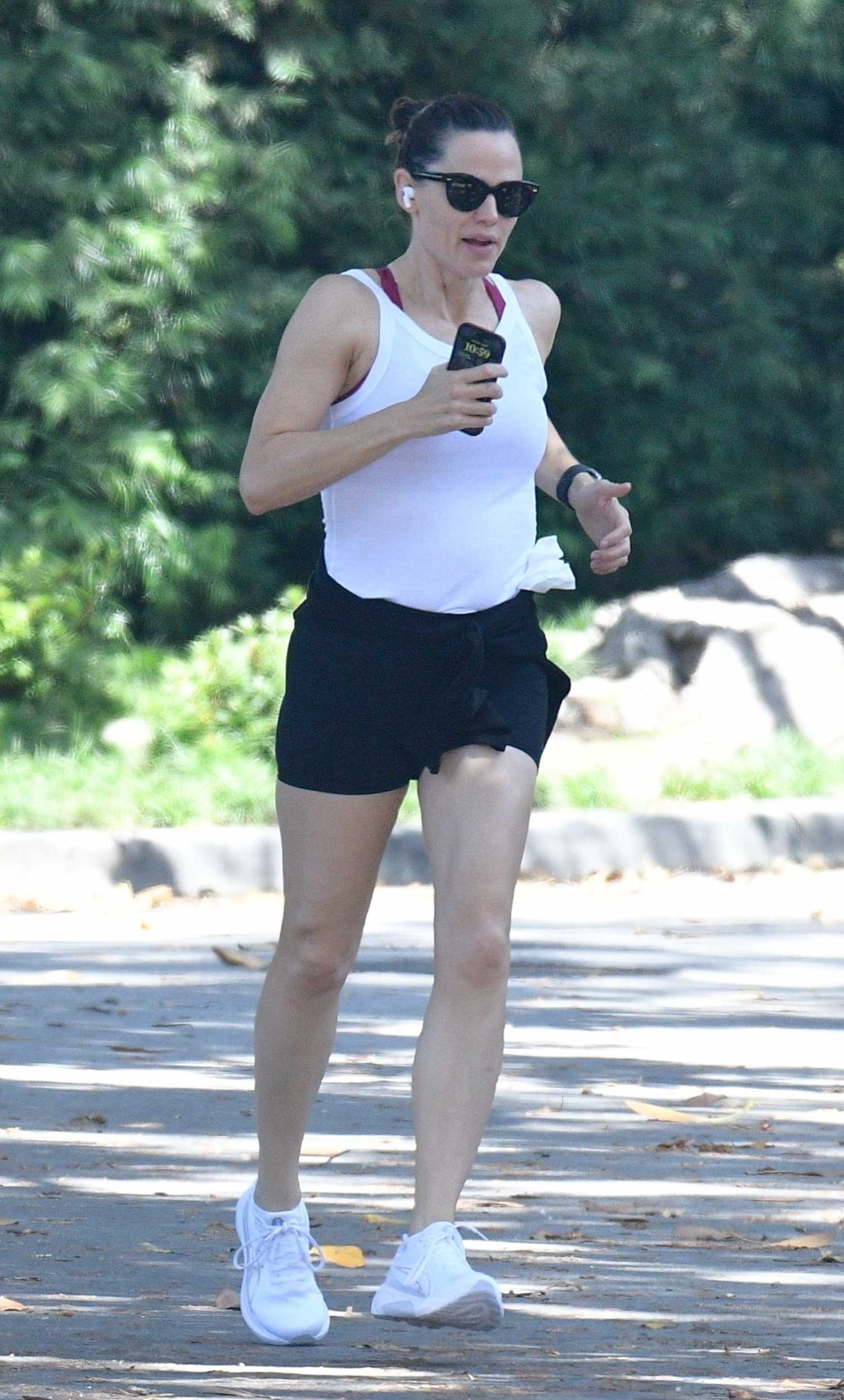 Jennifer Garner in a White Tank Top Was Seen During an Intense Run