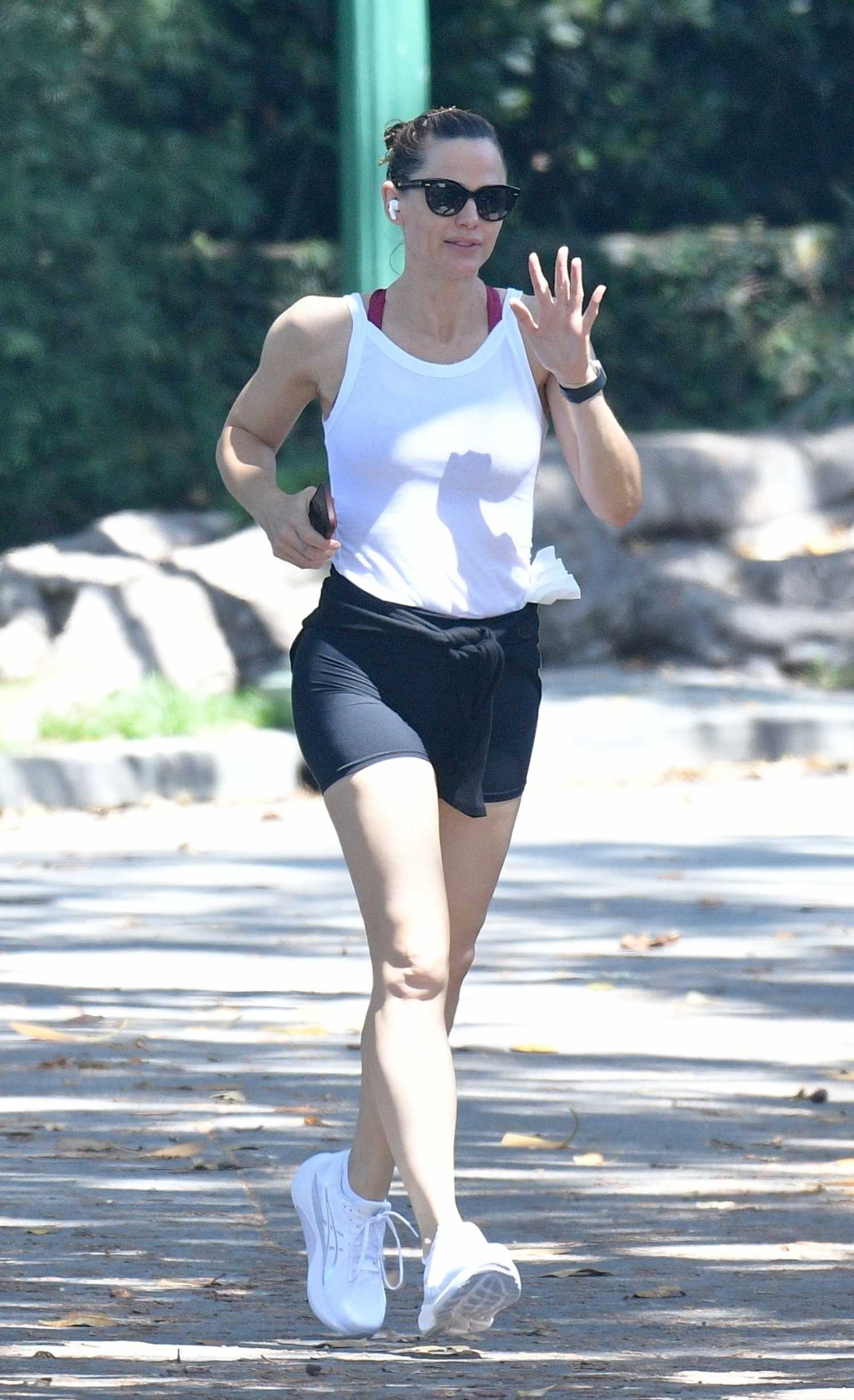 Jennifer Garner in a White Tank Top Was Seen During an Intense Run